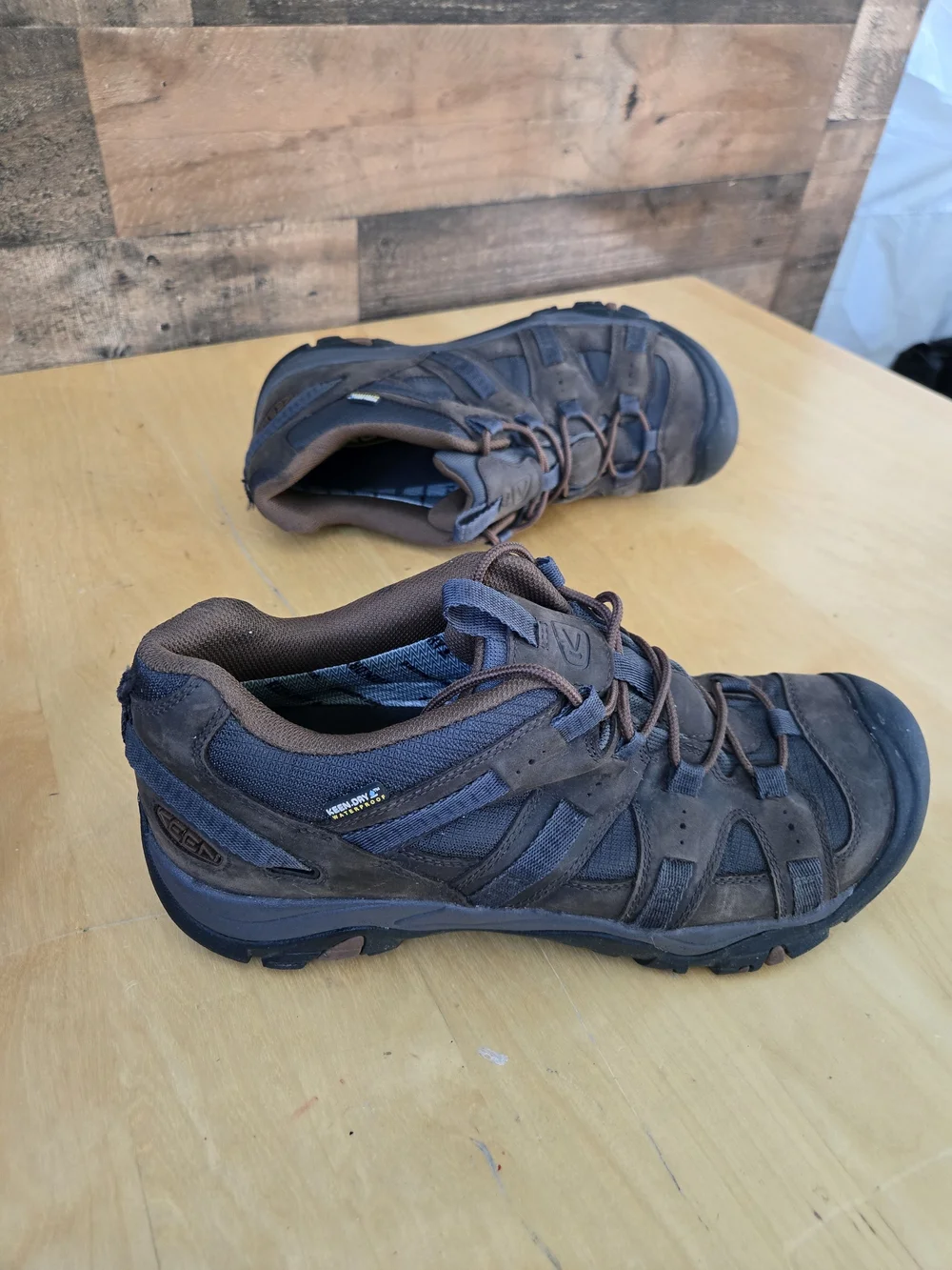 KEEN Siskiyou Shoes Mens 11.5 Brown Waterproof Hiking Trail Low Top Sneakers